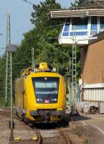 Am Stellwerk vom Backnanger Bahnhof stand 711 121-4 abgestellt.