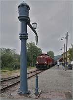 Die Diesellok 211 041-9 (92 80 1211 041-9 D-NeSA) steht mit ihrem  Morgenzug  im Bahnhof Zollhaus Blumberg für die Fahrt nach Weizen bereit.