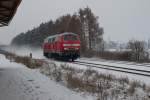 Völlig unerwartet eilte am 03.01.16 die Mühldorfer 218 419-0 in Richtung Landshut durch den Schnee in Geisenhausen.