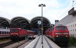 Am 19.6.16 standen im Kieler Hbf. die 218 333-3 mit dem RE83 nach Lübeck Hbf. und die 143 163-4 mit der RB77 für die Fahrgäste bereit.