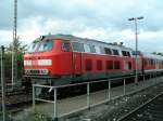 Eine DB 218 mit roten Silberlingen steht am 14.10.2004 als Regionalzug von Borken nach Essen in Dorsten.