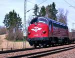 Am 16.04.2013 rattert die Nohab 1142 der DSBS auf der KBS 710.9. vor Gondelsheim mit eingestelltem REGIO2N der SNCF nach Sden.
