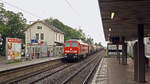 Am Hp Poing wurde am Freitagnachmittag, dem 02.06.17, die 233 176-7 bei ihrer Durchfahrt mit einem Kesselzug von München nach Mühldorf mit dem Smartphone fotografiert.