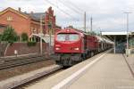 br-250-blue-tiger/443467/v-3305-250-008-0-hvle-- V 330.5 (250 008-0) hvle - Havelländische Eisenbahn AG mit einem Güterzug, bei der durchfahrt in Rathenow und fuhr weiter in Richtung Stendal. 28.07.2015