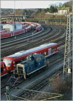 Fast wie ein Fremdkrper wirkt die 365 143-7 inmitten der DB-roten Fahrzeuge in Ulm. 
14. Nov. 2010