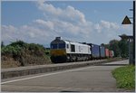 Die mit der UIC N° 92 87 0077 010-2 F-DB angeschrieben Diesellok erreicht mir ihrem Güterzug Nonnenhorn.
9. Sept. 2016