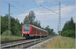 BR 0612/817296/der-db-612-858-ist-als Der DB 612 858 ist als RE 7 kurz vor Hergatz von Lindau nach Augsburg unterwegs, während im Hintergrund noch gerade der Gegenzug zu erkennen ist. 19. Juni 2023