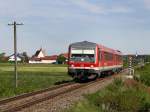 Der 628 593 als RB nach Mhldorf am 07.05.2011 unterwegs auf der Rottalbahn bei Huckenham.