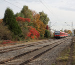 628 433-5 der Südostbayernbahn auf seinem Weg von Mühldorf nach München Hbf passierte am 23.10.16 in Poing bunte Bäume und Sträucher. Das ist Herbst, wie man ihn sich farblich vorstellt.
