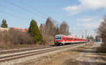 Mo-Fr verkehrt zur Mittagszeit ein 628-Dreifach-Gespann von Mühldorf nach München, welches - angeführt von 628 446-7 - am 13.03.17 in Poing auf´s Bild gebracht wurde.