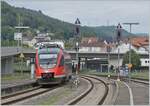 Der Dieseltriebzug 644 558 nach Lauchringen erreicht den Bahnhof von Waldshut.