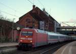 br-6101-adtranz/103108/101-107-1-fuhr-am-611-mit 101 107-1 fuhr am 6.11 mit dem IC 2029 nach Nrnberg Hbf in den Harburger Bahnhof ein.