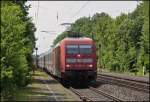 br-6101-adtranz/143500/101-054-mit-ic-nach-rostock 101 054 mit IC nach Rostock am 03.06.11 bei der Durchfahrt von Lang Gns