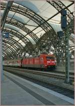 Die DB 101 012-3 bernimmt den EC 178 von Praha nach Berlin Gesundbrunnen in Dresden.