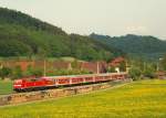 Ein bisschen Panorama. Die frisch revesionierte 111 163 schob den Iinterregioexpress nach Crailsheim durch Schleiweiler am 28.4.11.
