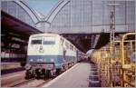 BR 6111/154802/die-111-102-0-mit-einem-ir Die 111 102-0 mit einem IR in Karlsruhe am 18. Mai 1992.