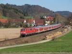 111 075-8 fuhr mit dem Regionalexpress von Nrnberg kommend nach Stuttgart HBF durch das kleine rtchen Schleiweiler am 7.4.