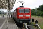 112 184-7 fuhr am 02.07.11 mit RE4 im Bahnhof Wismar ein.