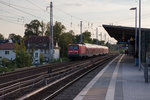 Mit ihrem Regionalexpress nach Schwedt/Oder konnte 112 124-3 am Abend des 22.09.16 in Berlin-Karow angetroffen werden.