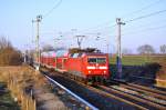 Mit dem RE 4312 nach Hamburg rollt die 120 201 am 06.01.2016 durch Sildemow.