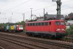 140 674-3 als Lz in Dsseldorf Rath am 23.07.2008.Im Hintgerund, die damals noch mit  Sir Reiner  beklebte 185 CL-003.Diese ist zur Zeit als Leihlok bei der Eurobahn auf dem RE 13 ttig.