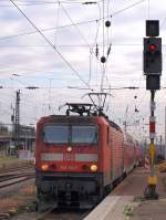 143 114-7 fuhr mit der RB 27 nach Kln Hbf am 20.11 in den Bahnhof Kln Messe/Deutz.