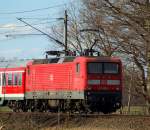 143 966-0 schob die Regionalbahn von Hamburg-Altona nach Itzehoe durch Bullendorf am 26.3.