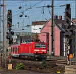 br-6143-ex-dr-243/163540/143-288-mit-der-s6-nach 143 288 mit der S6 nach Essen bei der Einfaht in den Klner Hauptbahnhof am 01.10.11