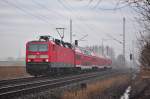 br-6143-ex-dr-243/316632/mit-der-s2-aus-guestrow-zuckelt Mit der S2 aus Güstrow zuckelt die 143 567 am 15.01.2014 durch Sildemow in Richtung Rostock Hbf.