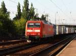 145 009 mit Containerzug nach Prag in Elsterwerda Hbf, 06.09.2013.