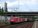 Die ehemals HGK jetzt OHE 145-CL-013 fuhr am Ende des Tages mit einem Containerzug durch den Bahnhof Hamburg-Harburg.