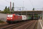 br-6145-traxx-vorserie/90877/145-046-9-mit-einem-containerzug-in 145 046-9 mit einem Containerzug in Hamburg-Harburg am 01.08.2010