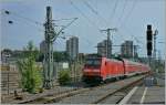 br-6146-traxx-f-p140-160-ac1-2/208450/die-146-211-8-verlaesst-mit-einem Die 146 211-8 verlsst mit einem RE nach Aalen Stuttgart Hbf. 
24. Juni 2012