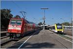 br-6146-traxx-f-p140-160-ac1-2/678962/die-db-146-214-2-wartet-in Die DB 146 214-2 wartet in Radolfzell mit ihrem RE nach Karlsruhe auf den Anschluss des VT 622 463 von Friedrichshafen. 

21. Sept. 2019
