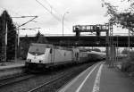 Schlicht in S/W gehalten den Metronom nach Uelzen bei der Einfahrt in den Bahnhof Hamburg-Harburg am 14.5.