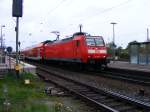 br-6146-traxx-f-p140-160-ac1-2/86577/eine-db-146-mit-doppelstockwendezug-steht Eine DB 146 mit Doppelstockwendezug steht am 25.04.2008 im Bahnhof Haltern.
