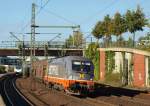 ES 64 U2-016 / 242.516 rauschte mit einem Transwaggonzug durch Hamburg-Harburg in Richtung Ruhrgebiet am 15.10.11.