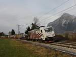 br-6185-traxx-f140-ac1-ac2/107242/die-185-666-von-lokomotion-mit Die 185 666 von Lokomotion mit einem KLV-Zug unterwegs bei Niederaudorf. 
