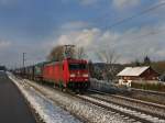 br-6185-traxx-f140-ac1-ac2/139246/die-185-363-am-27112010-mit Die 185 363 am 27.11.2010 mit einem KLV-Zug unterwegs bei Vilshofen.
