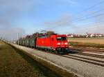 Die 185 346 am 29.10.2011 mit einem Stahlzug  unterwegs bei Hattenhofen.