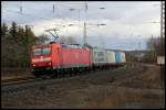 br-6185-traxx-f140-ac1-ac2/242418/185-054-mit-containerzug-am-301212 185 054 mit Containerzug am 30.12.12 in Gtzenhof