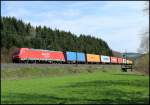 br-6185-traxx-f140-ac1-ac2/260877/185-251-mit-containerzug-am-180413 185 251 mit Containerzug am 18.04.13 bei Hermannspiegel