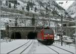 Auch wenn es wohl schon das MDCCCLXXXII Bild einer 185 ist, hat es mir doch gefallen und ich hoffe, dass ich damit nicht der einzige bin.
Die DB  185 128-6 hat den Gotthard-Tunnel verlassen und Göschenen erreicht.
24. Jan. 2014