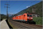 Zwei DB 185 mit einem Güterzug auf der Fahrt Richtung Süden bei Giornico (Gotthard Südrampe). 
7. Sept. 2016