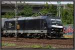 br-6185-traxx-f140-ac1-ac2/89996/185-552-rauschte-mit-einem-kesselwagenzug 185 552 rauschte mit einem Kesselwagenzug am 13.08.10 durch Hamburg Harburg