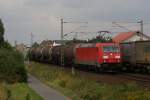 br-6185-traxx-f140-ac1-ac2/94655/185-313-4-mit-einem-kesselwagenzug-in 185 313-4 mit einem Kesselwagenzug in Nauheim (bei Gro Gerau) am 03.08.2010