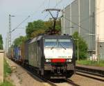 br-6189-es-64-f4-/138286/189-091-von-ers-railways-fuhr 189 091 von ERS Railways fuhr mit dem DGS 40105 nach Melzo 'Melzo-Shuttle durch Forchheim bei Karlsruhe am 26.4.11.