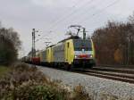 Die ES 64 F4-005 und eine Weitere am 31.10.2009 mit einem KLV-Zug unterwegs bei Haar (Mnchen).