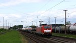 br-6189-es-64-f4-/498011/mit-einem-bunt-gemischtem-gueterzug-fuhr Mit einem bunt gemischtem Güterzug fuhr DB Cargo 189 046-6 am 14.5.16 an den beiden Fotografen in Hilden vorbei.