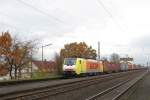 Locon 189 206 mit Containerzug am 06.11.10 in Langgns